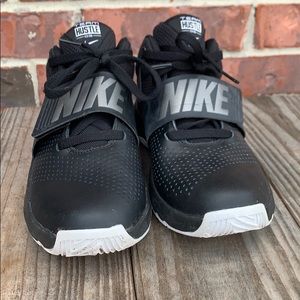 Boys Size 6.5 Nike Basketball Shoes